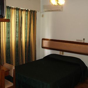 Habitación Estándar con 2 Camas Individuales